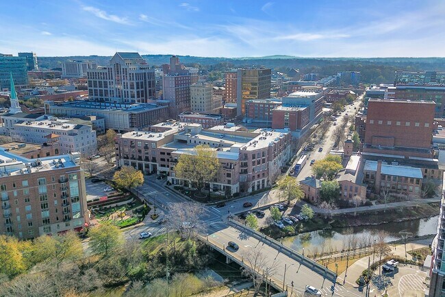 101 W Court St in Greenville, SC - Building Photo - Building Photo