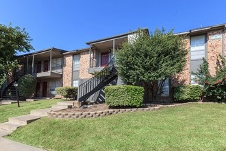 Holly Apartments in Eagle Pass, TX - Foto de edificio - Building Photo