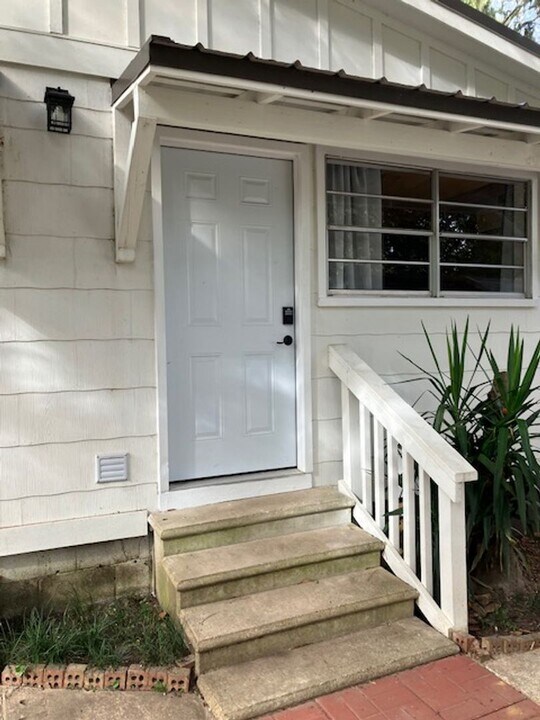 1321 Kings Dr in Tallahassee, FL - Building Photo