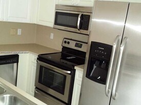 10740 NW 83rd St, Unit 6-11 in Doral, FL - Building Photo