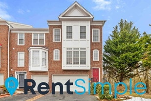 25201 Dunvegan Square in Chantilly, VA - Building Photo