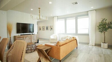 2676 Brooklyn Ln in Redding, CA - Building Photo - Building Photo