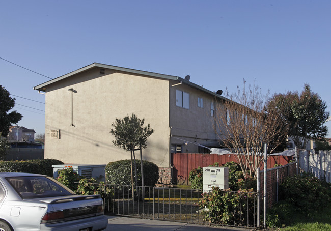 21059-21063 Royal Ave in Hayward, CA - Building Photo - Building Photo