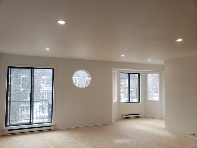 4473 Jeanne-D'arc Av in Montréal, QC - Building Photo - Building Photo