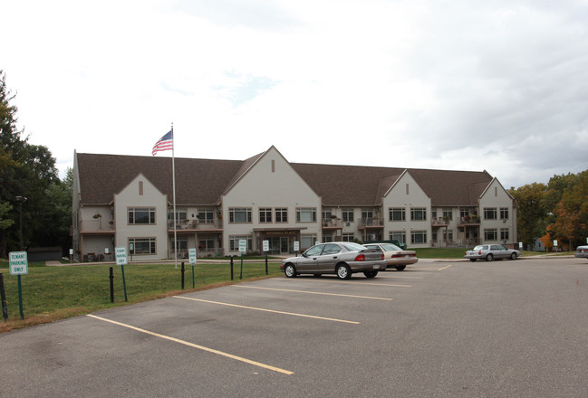 Windmill Place in River Falls, WI - Foto de edificio - Building Photo