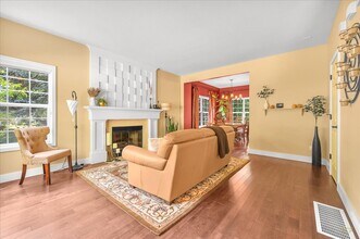 14412 Sherbrook Pl in Lake Oswego, OR - Foto de edificio - Building Photo