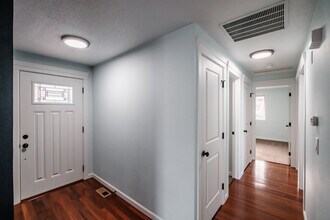 401 Whittier St in Silverton, OR - Building Photo - Building Photo