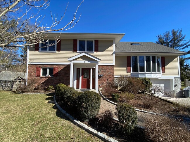 property at 7 Country Ridge Dr