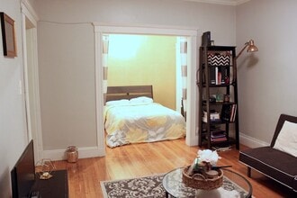 5 Hancock St, Unit #1 in Malden, MA - Foto de edificio - Building Photo