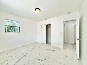 1091 NW 55th Terrace in Miami, FL - Building Photo - Building Photo