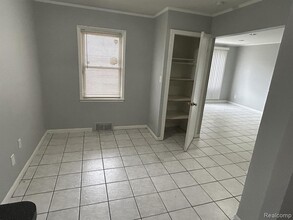 12871 Saratoga St in Oak Park, MI - Building Photo - Building Photo