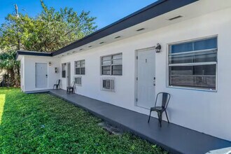 138 SW 5th Ct in Dania Beach, FL - Building Photo - Building Photo