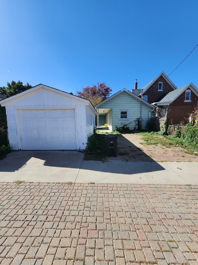 2258 Jackson St in Dubuque, IA - Building Photo - Building Photo