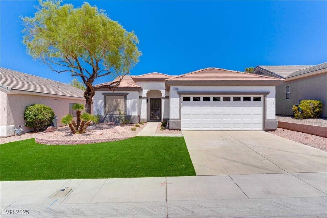 2084 Tiger Links Dr in Henderson, NV - Building Photo