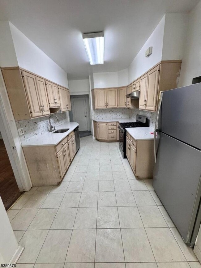 650 Bailey Ave in Elizabeth, NJ - Building Photo - Building Photo