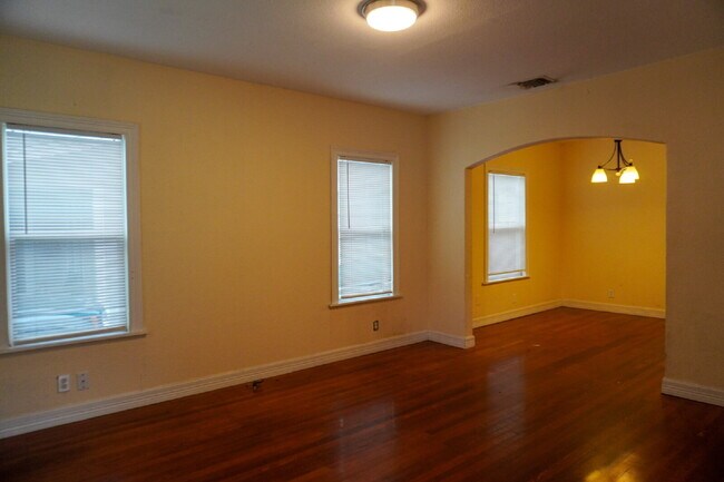 1723 W Kings Hwy in San Antonio, TX - Building Photo - Building Photo