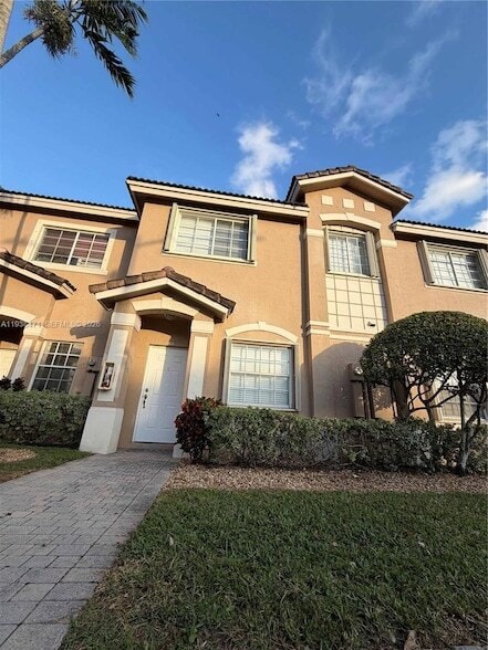 5755 NW 115th Ct in Doral, FL - Building Photo - Building Photo