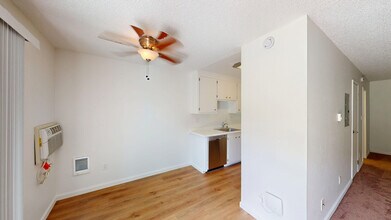 541 Alameda del Prado in Novato, CA - Building Photo - Building Photo