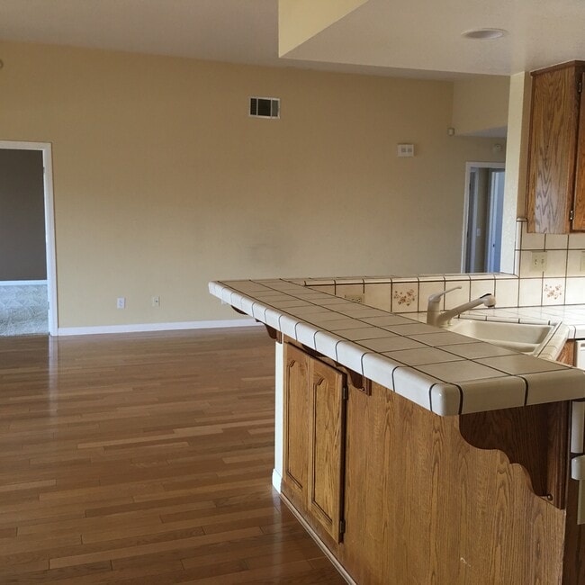 14087 Driftwood Dr in Victorville, CA - Building Photo - Building Photo