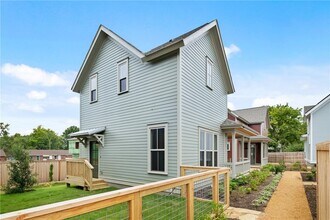 267 E 11th St in Fayetteville, AR - Building Photo - Building Photo