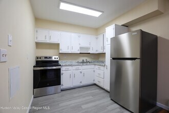 30 Lamb Ave in Saugerties, NY - Building Photo - Building Photo