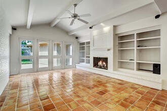 6139 Chevy Chase Dr in Houston, TX - Building Photo - Building Photo