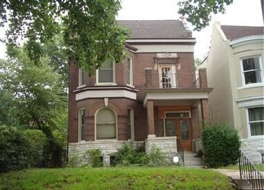 4375 Maryland Ave in St. Louis, MO - Building Photo