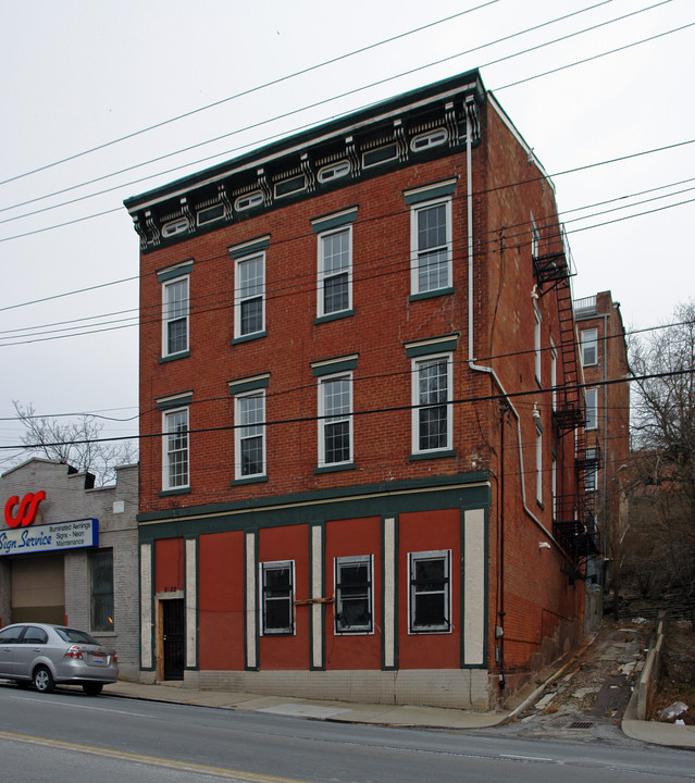 2022 Vine St in Cincinnati, OH - Building Photo