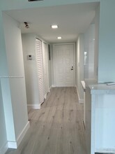 16051 Blatt Blvd in Weston, FL - Building Photo - Building Photo