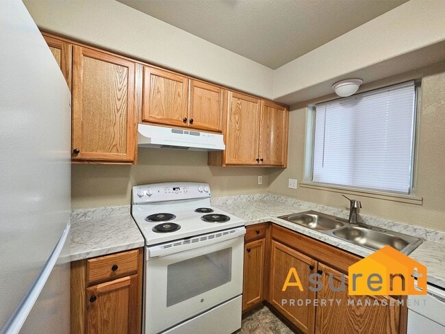 210 Jeanette Ave in Medford, OR - Building Photo - Building Photo