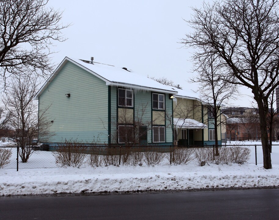 McKinney Manor in Syracuse, NY - Foto de edificio