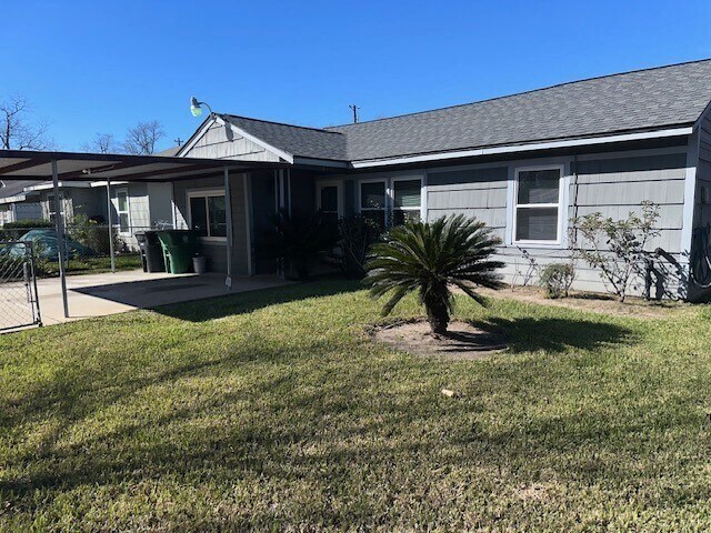 5425 Bataan Rd in Houston, TX - Building Photo