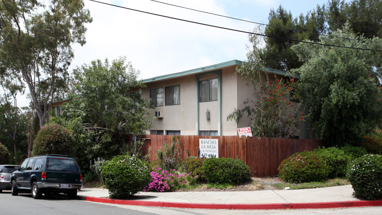 Rancho La Mesa in La Mesa, CA - Foto de edificio