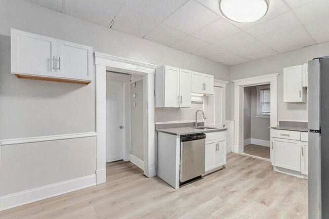 property at 196 W 8th Ave