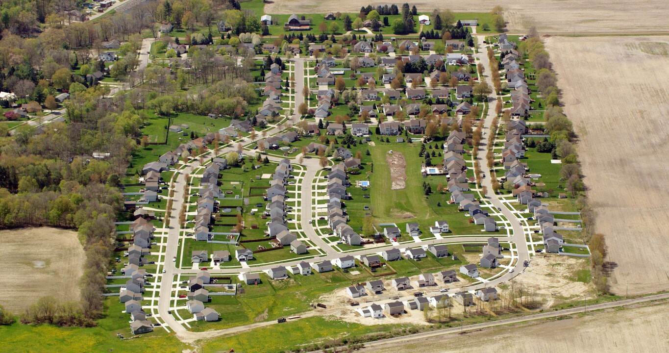 Meadow Woods East in Grand Ledge, MI - Building Photo