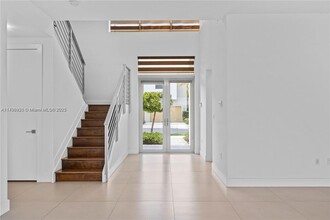 10067 NW 75th Terrace in Doral, FL - Building Photo - Building Photo