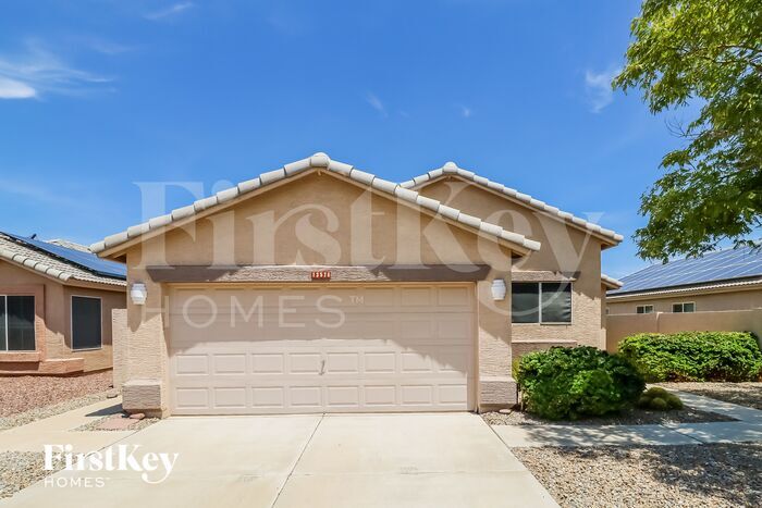 13576 W Desert Ln in Surprise, AZ - Building Photo