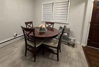 80 Hickory Rd in Port Washington, NY - Foto de edificio - Building Photo