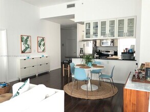 7290 SW 90th St in Miami, FL - Building Photo - Building Photo