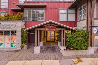 Galleries on the Bay in West Vancouver, BC - Building Photo - Building Photo