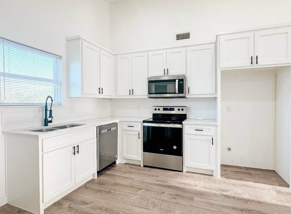 2817 Vinnie St in Greenville, TX - Building Photo
