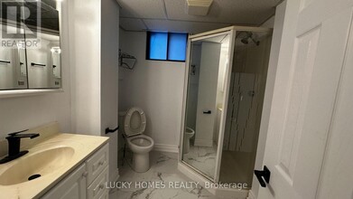 33 Vanstone Ct. in Bowmanville, ON - Building Photo - Building Photo