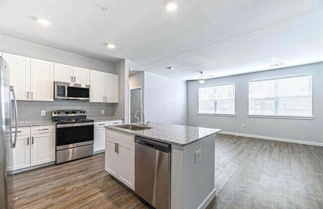 15323 Vance Jackson Rd in San Antonio, TX - Foto de edificio - Building Photo