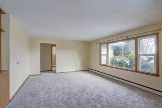 17 Bluebird Ct, Unit 17 in Madison, WI - Foto de edificio - Building Photo