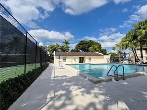 10904 SW 72nd St in Miami, FL - Building Photo - Building Photo