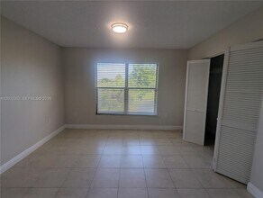 1564 Lake Crystal Dr in Royal Palm Beach, FL - Building Photo - Building Photo