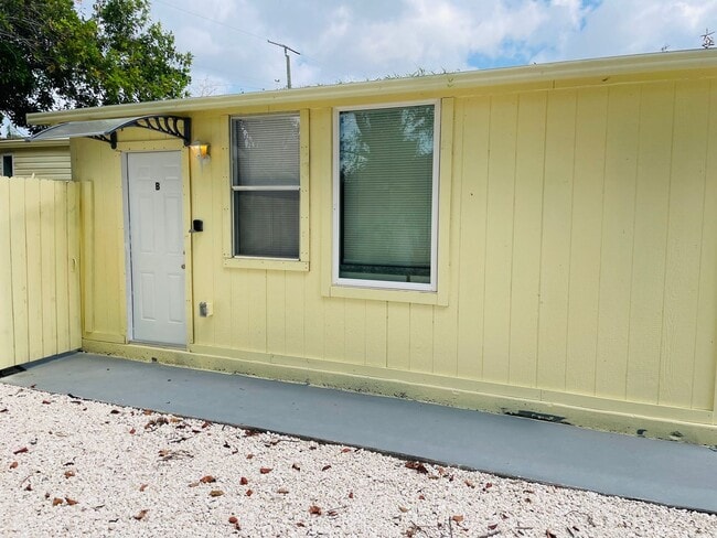 3705 19th St W in Bradenton, FL - Foto de edificio - Building Photo