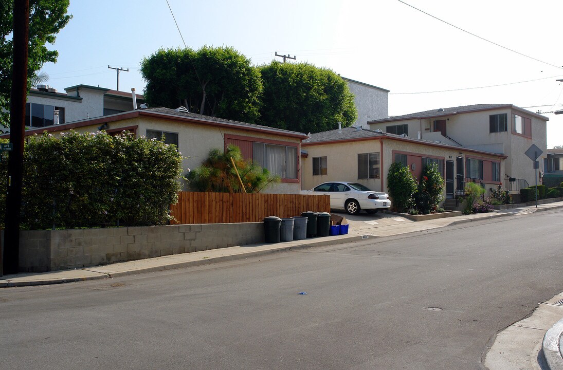 401-411 E Franklin Ave in El Segundo, CA - Building Photo