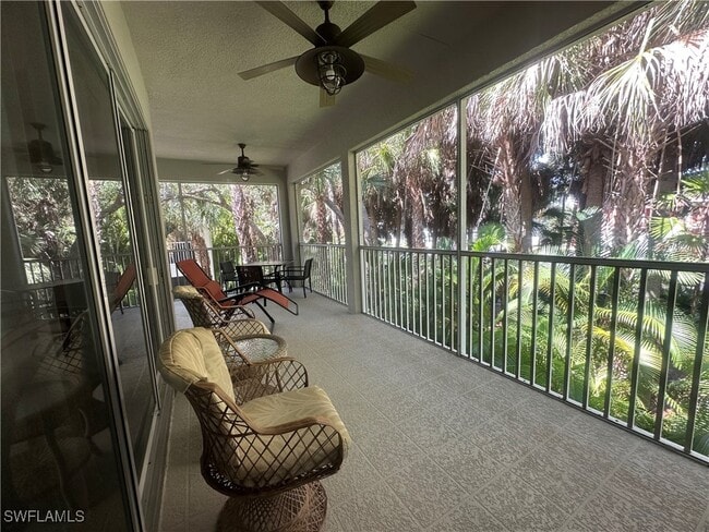 2004 Tarpon Bay Dr N in Naples, FL - Foto de edificio - Building Photo