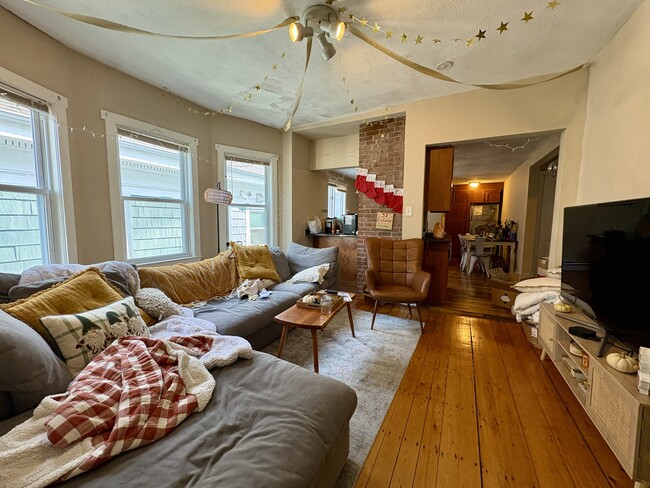 72 Hillside St, Unit 3